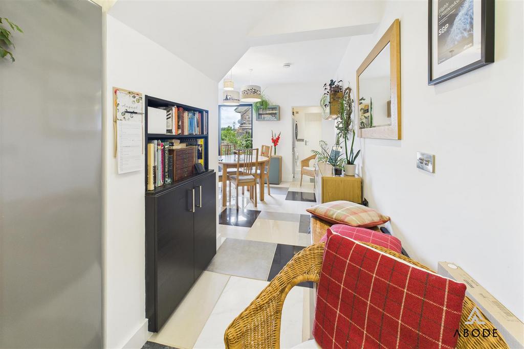 CAM04913 G0-PR0064-STILL023.jpg