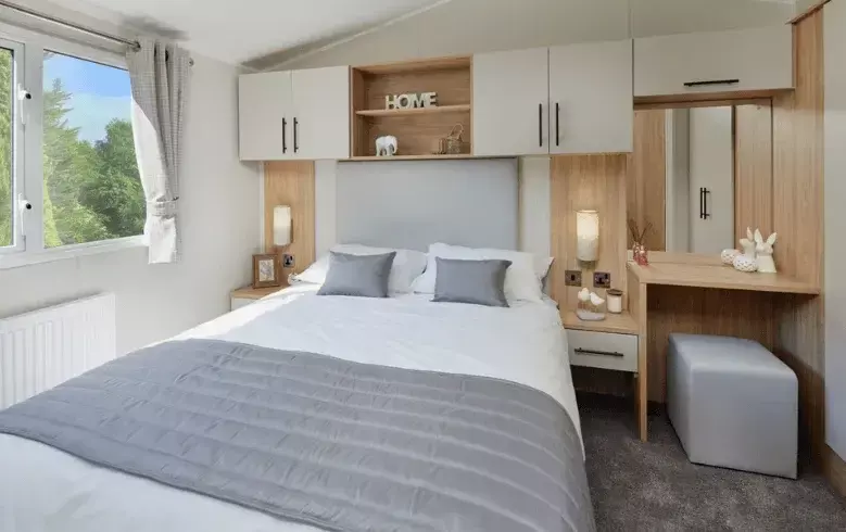 Master Bedroom 779x490 F50 50