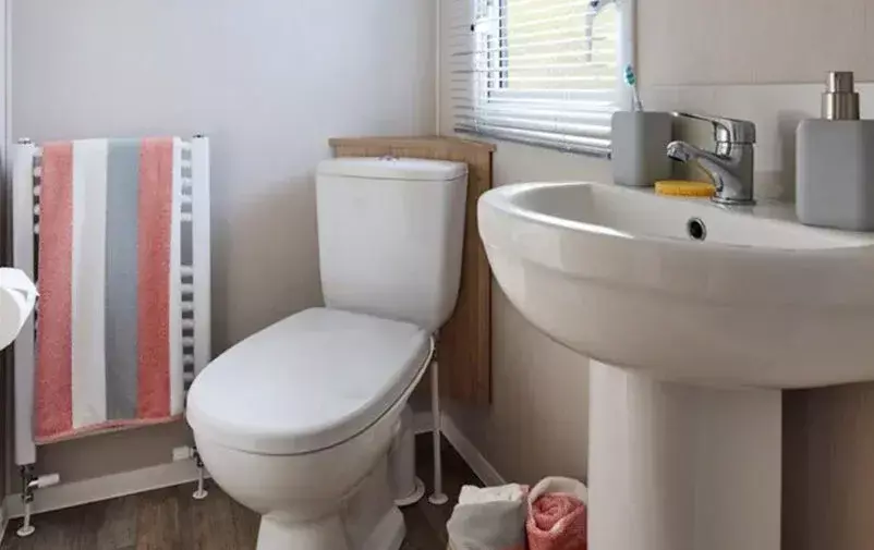 Bathroom Edit 802x505 F50 50