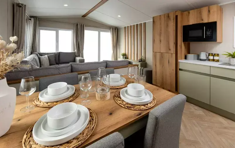 Ashberry 20240813 0172 Web 802x505 F50 50