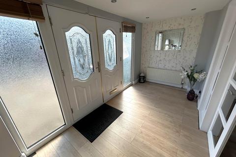 4 bedroom semi-detached house for sale, Totnes Avenue, Oldham