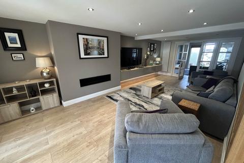 4 bedroom semi-detached house for sale, Totnes Avenue, Oldham