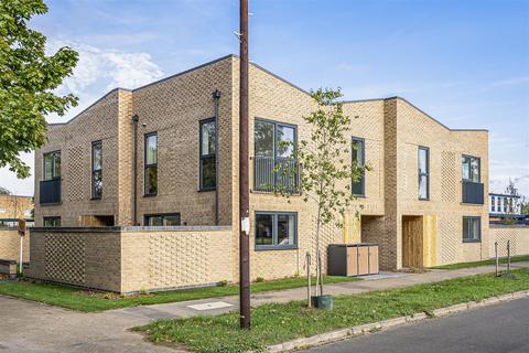 Cameron Road, Cambridge CB4