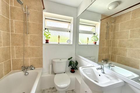 62 Levett Road, Leatherhead, KT22 7EQ