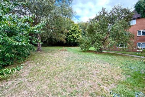 62 Levett Road, Leatherhead, KT22 7EQ