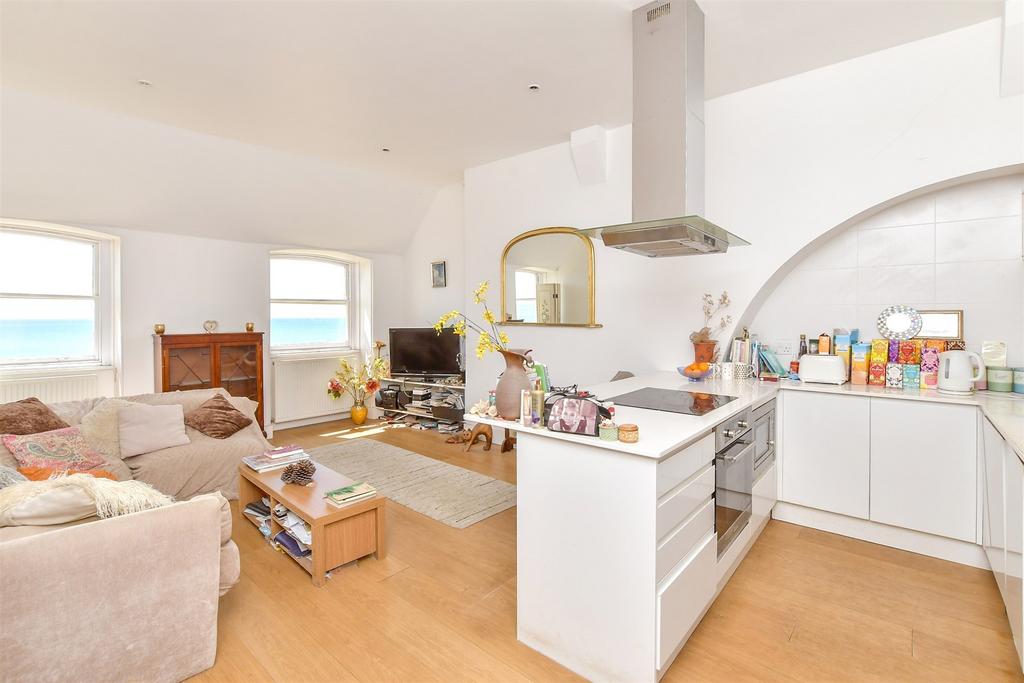 Lounge/ Kitchen