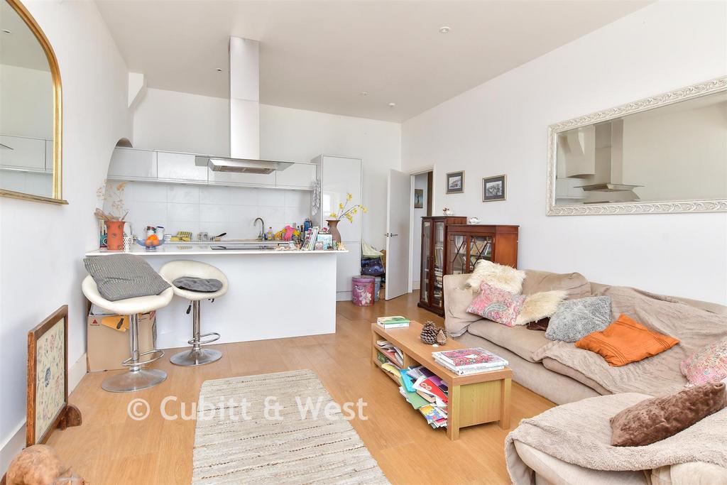 Lounge/ Kitchen