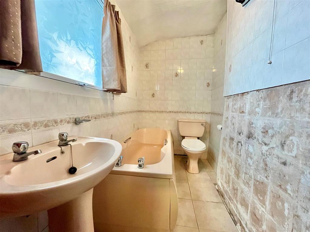 Ground Floor Bathroom.jpg