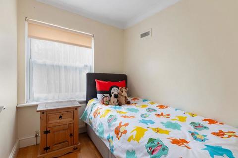 51 Warner Road, London, SE5 9NE