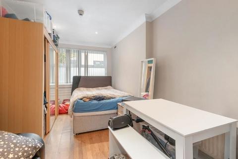 51 Warner Road, London, SE5 9NE