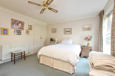 2 bedroom maisonette for sale, Harrison Close, Reigate, Surrey