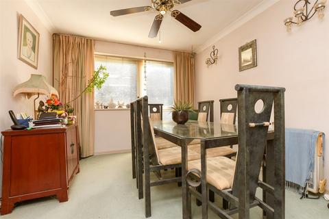 2 bedroom maisonette for sale, Harrison Close, Reigate RH2