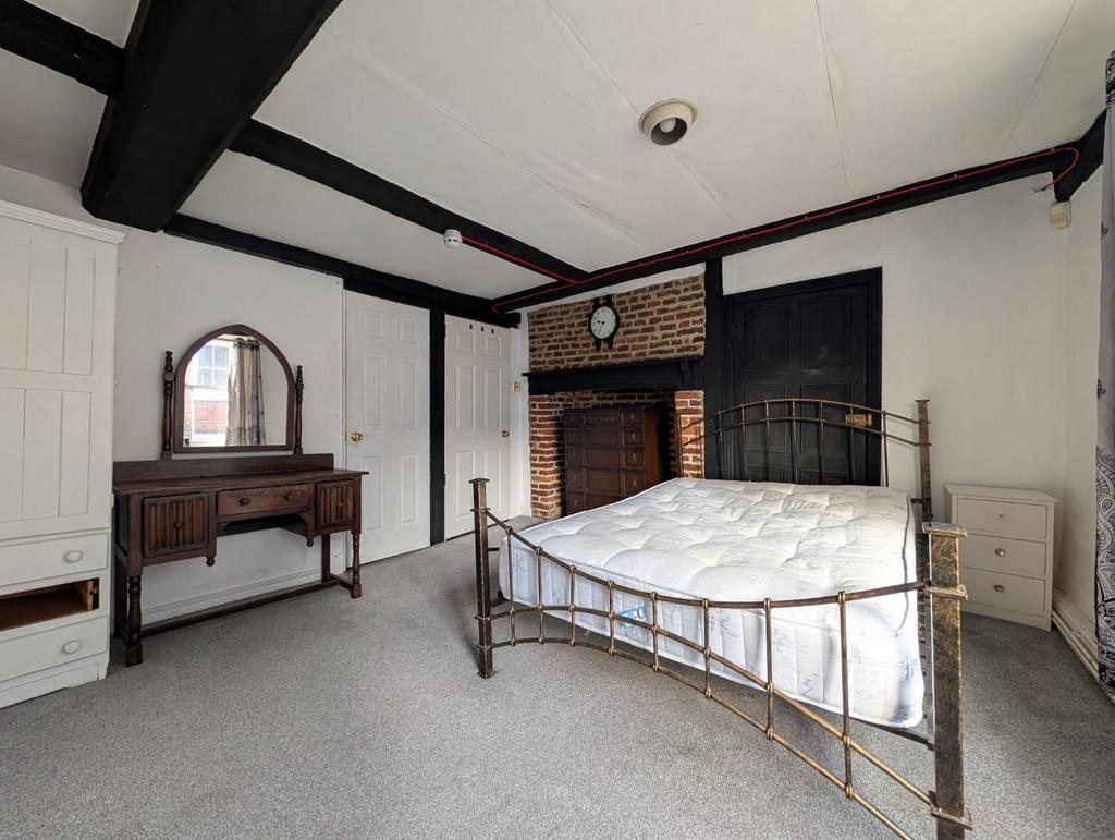 Bedroom 1.jpg