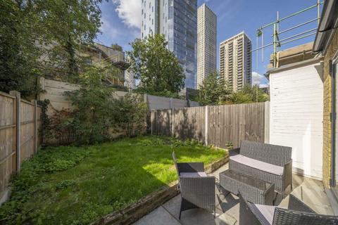 undefined, Manchester Road, London E14
