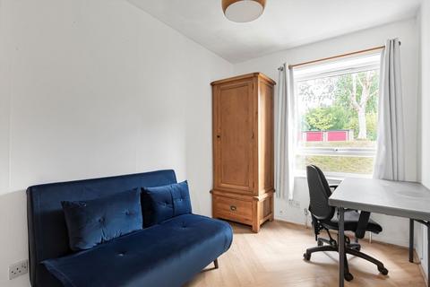 Flat 3, 4 Berrylands, Surbiton, KT5 8JE