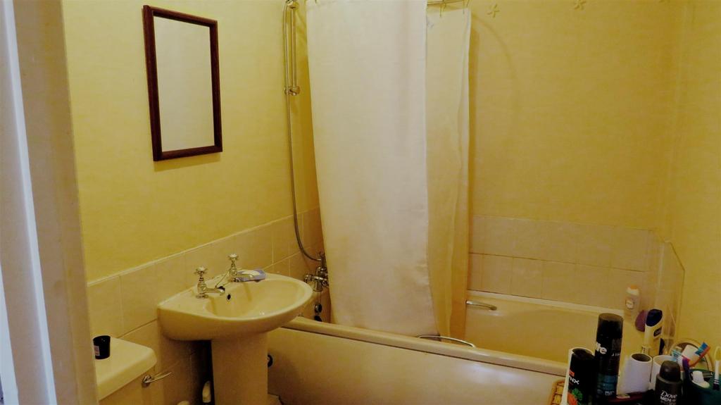 Bathroom-13.JPG