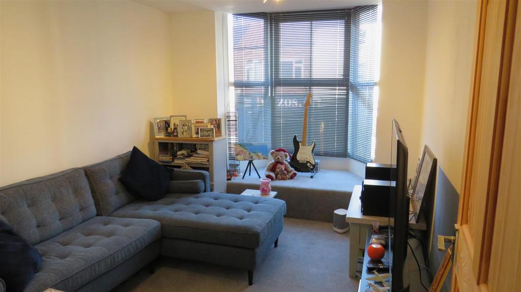 Lounge-8.JPG