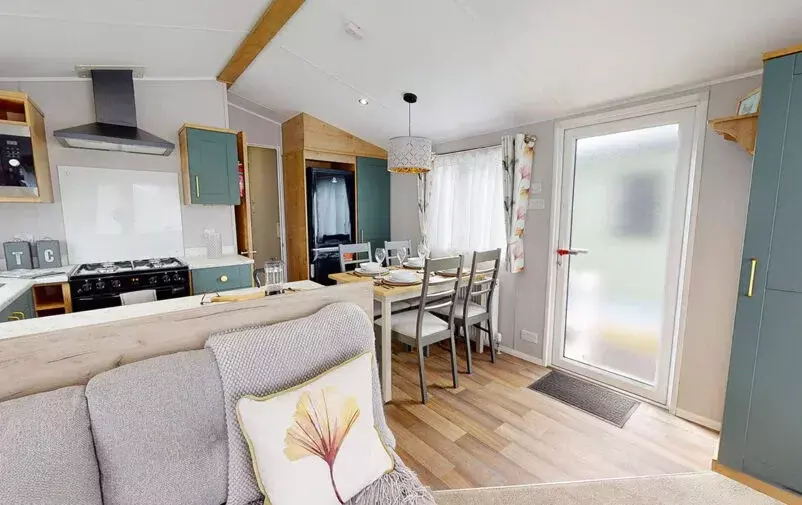 Dining Room 2 Web 802x505 F50 50