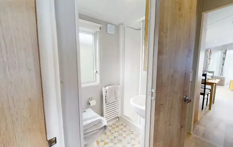 Bathroom Web 802x505 F50 50