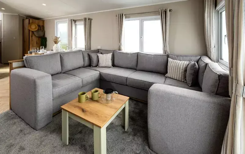 Ashberry 20240813 0198 Web 802x505 F50 50