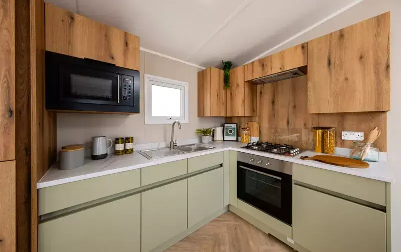 Ashberry 20240813 0238 Web 802x505 F50 50