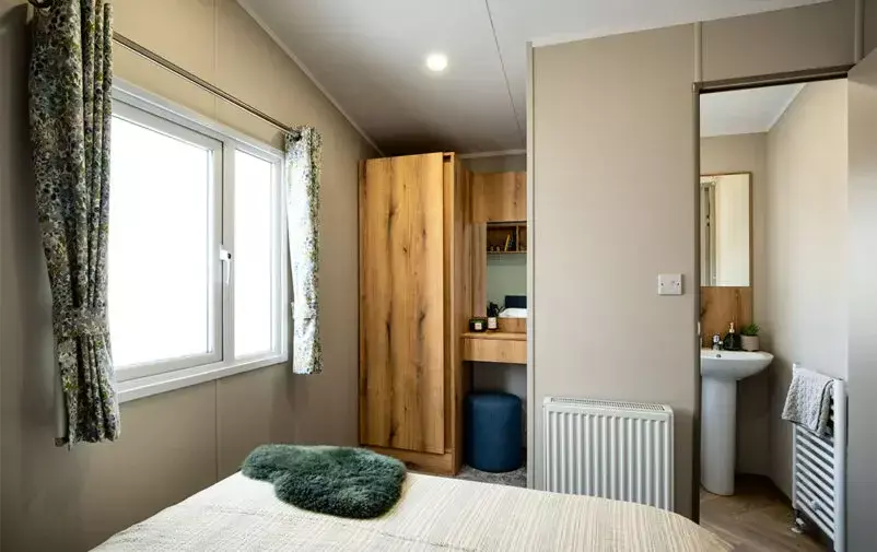 Ashberry 20240813 0334 Web 802x505 F50 50