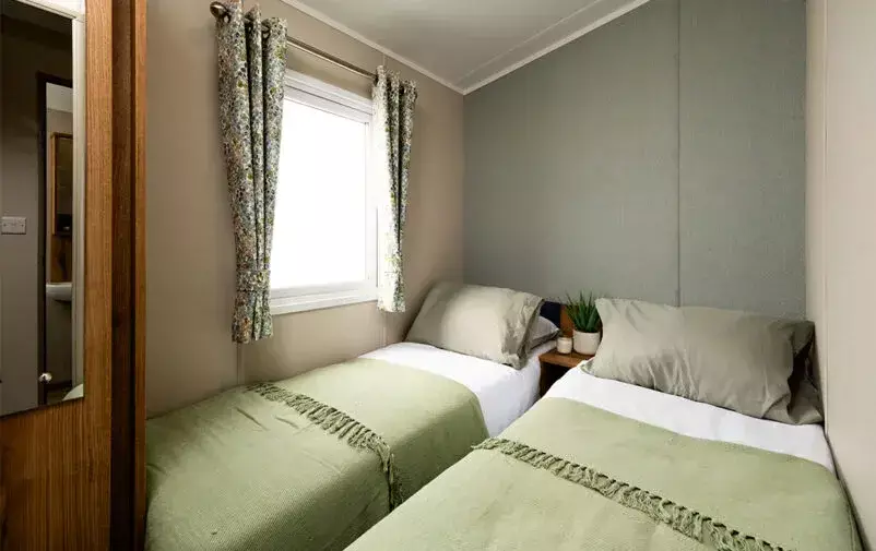 Ashberry 20240813 0300 Web 802x505 F50 50