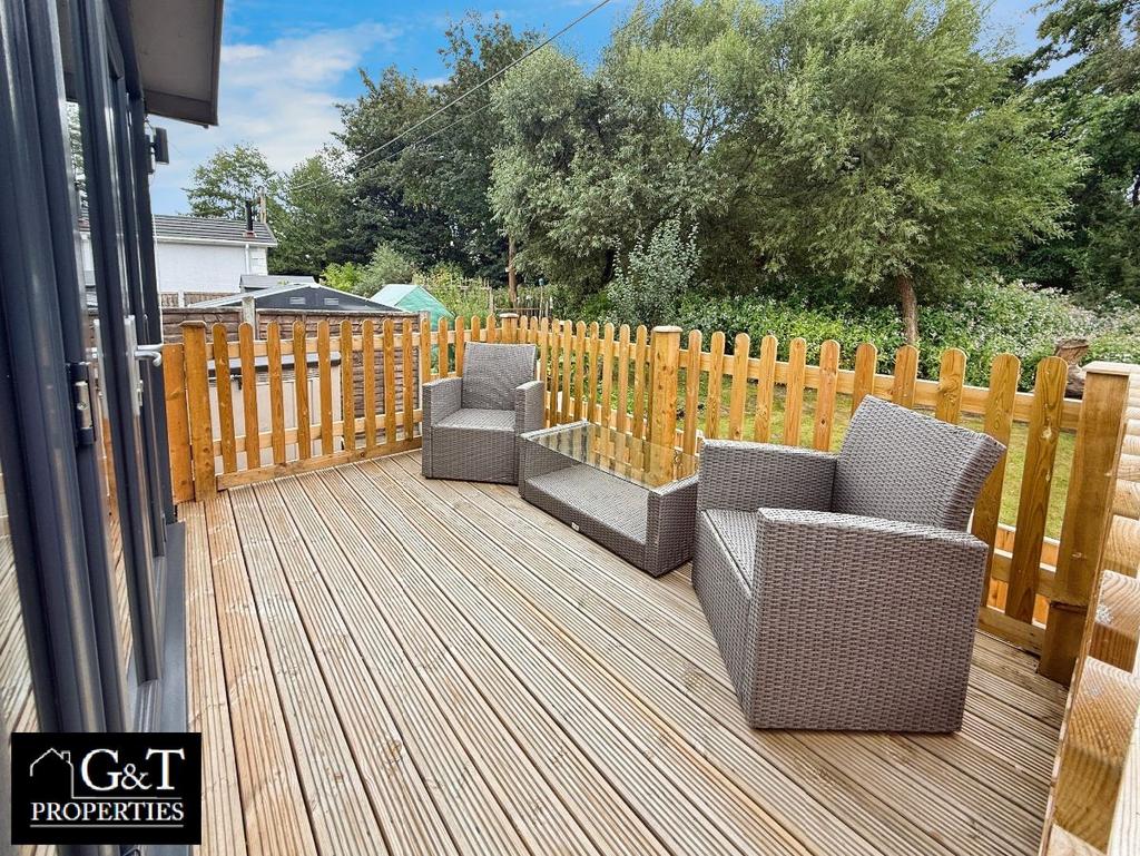 Rear garden/decking