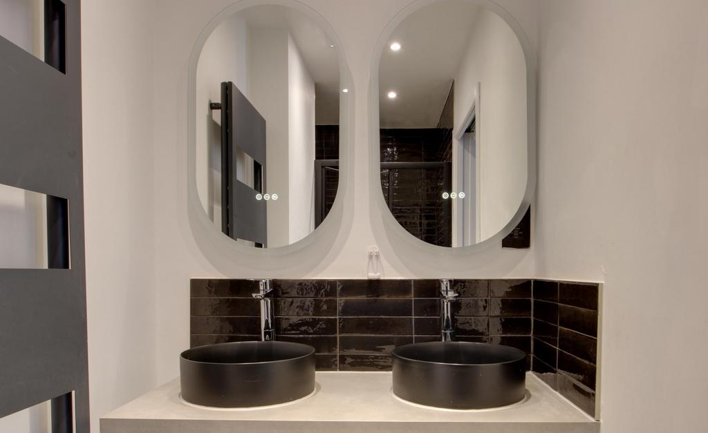Master ensuite 2