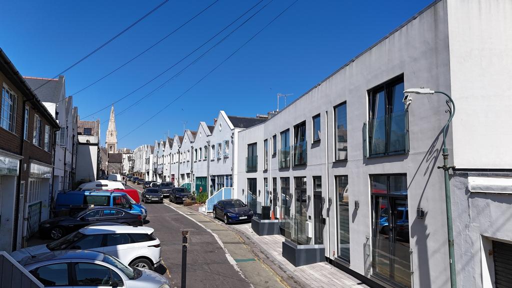 La Manche St Johns Road