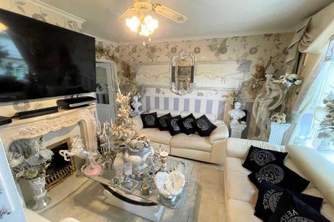 undefined, Balmoral Drive, Leigh