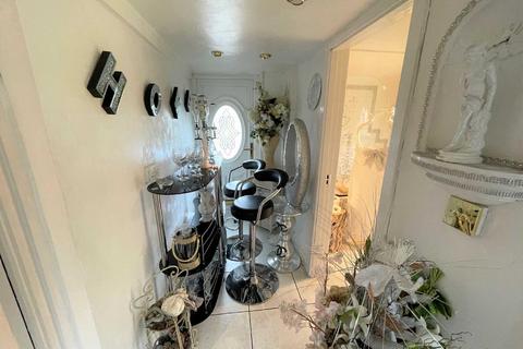 3 bedroom semi-detached house for sale, Balmoral Drive, Leigh