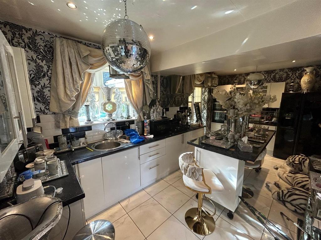 Kitchen & Dining 2.jpg