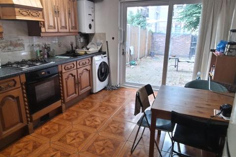 4 bedroom house for sale, Benwick Close, London