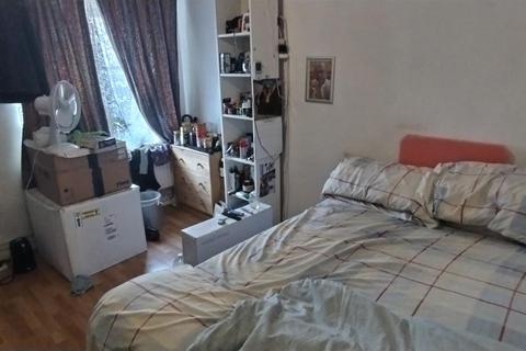 4 bedroom house for sale, Benwick Close, London