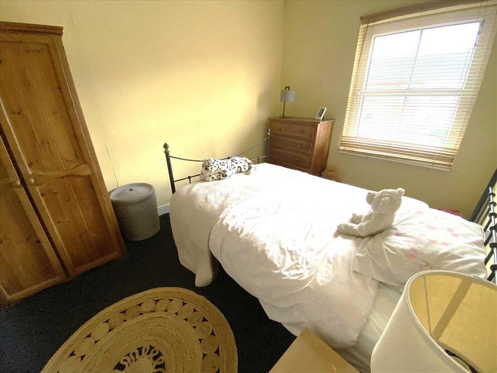 Bedroom 2: