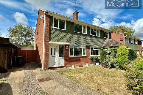 8 Fairwater Crescent, Alcester, B49 6QX