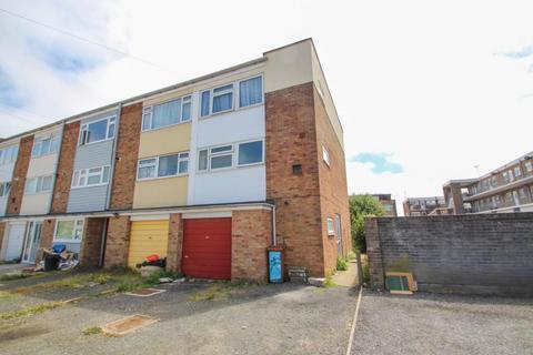 4 bedroom terraced house for sale, Madeira Road, Holland-on-Sea, Clacton-on-Sea, CO15