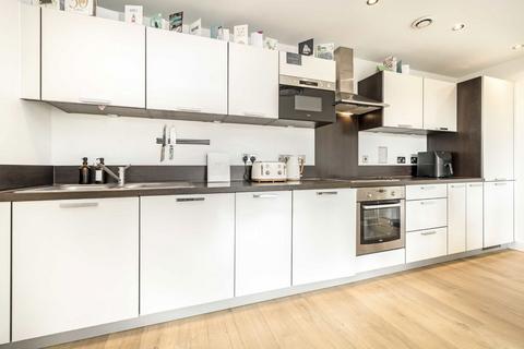 2 bedroom flat to rent, Albatross Way, London SE16