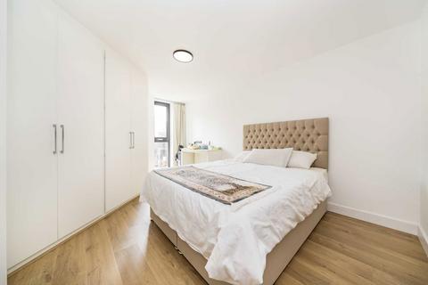 2 bedroom flat to rent, Albatross Way, London SE16