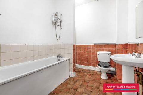 Studio to rent, Lewisham Way, London, SE14