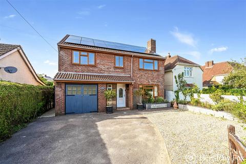 3 bedroom detached house for sale, Larch Avenue, Holbury, Hampshire