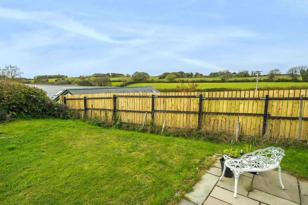 1372885-7-68ff83f2ea67f