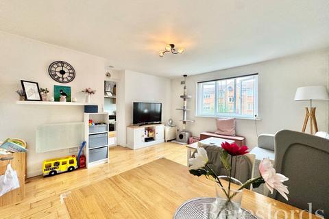 2 bedroom apartment for sale, Naunton Way, Hornchurch, RM12