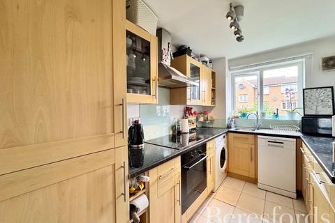 2 bedroom apartment for sale, Naunton Way, Hornchurch, RM12