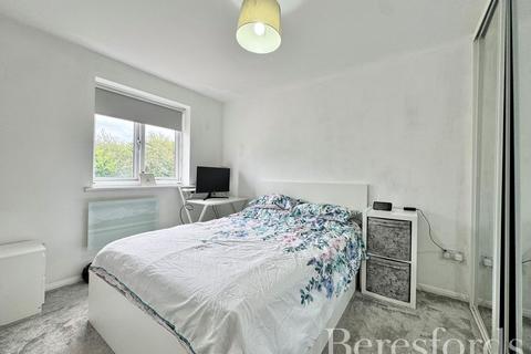 2 bedroom apartment for sale, Naunton Way, Hornchurch, RM12