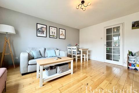 2 bedroom apartment for sale, Naunton Way, Hornchurch, RM12