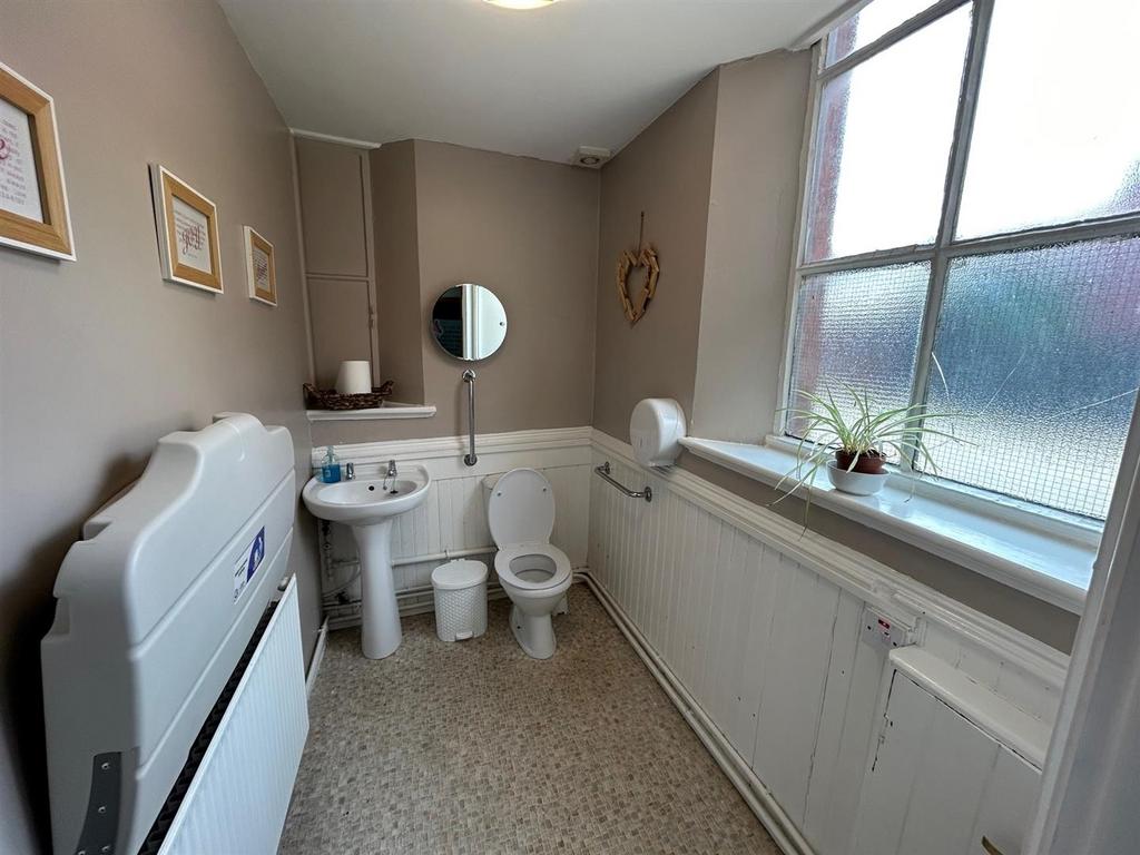 Bathroom.jpg