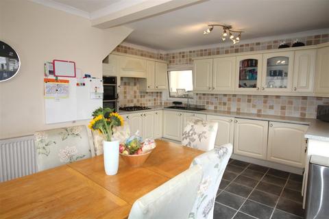 undefined, Park Road, Hengoed CF82
