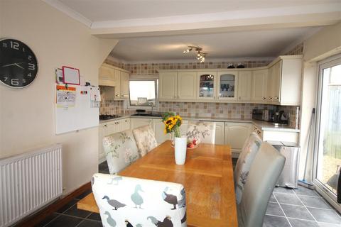 undefined, Park Road, Hengoed CF82